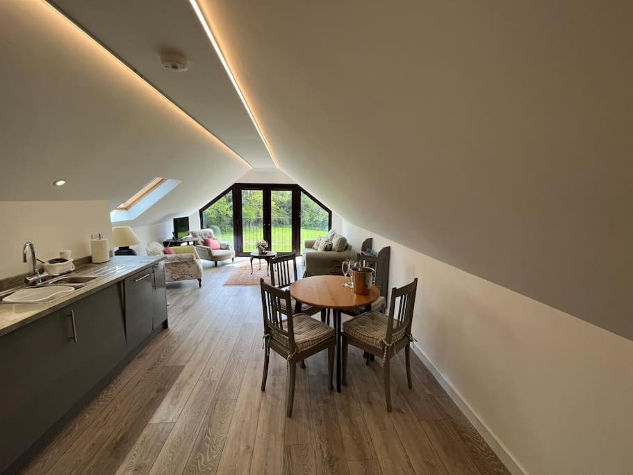펫워스 The Stable, Grove End Farm 아파트 외부 사진